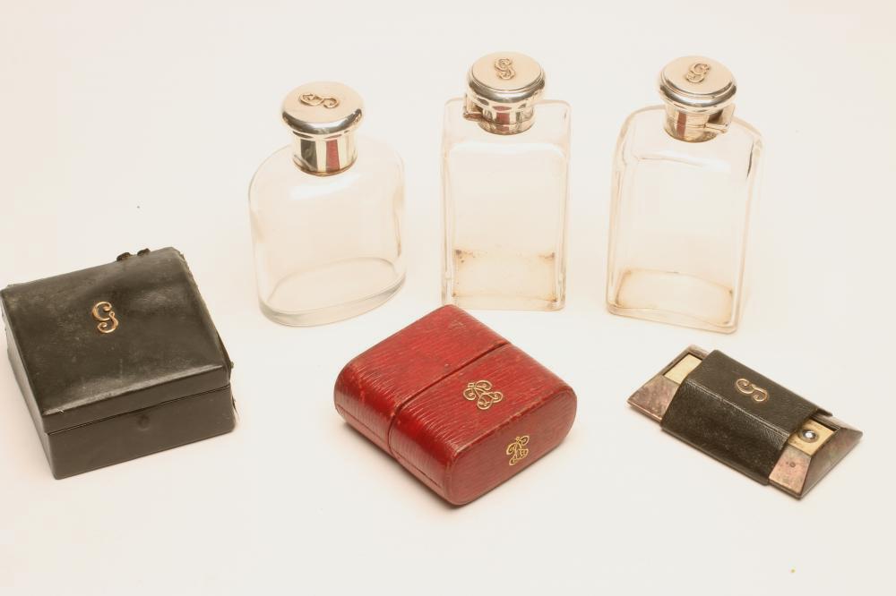 A GENTLEMAN'S TRAVELLING PART SILVER DRESSING SET Image