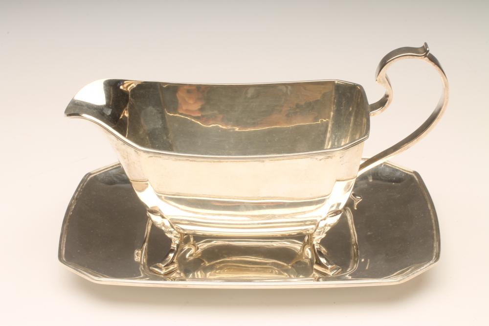 AN ART DECO SILVER SAUCE BOAT AND STAND Image