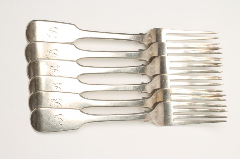 A SET OF SIX EARLY VICTORIAN SILVER TABLE FORKS Image