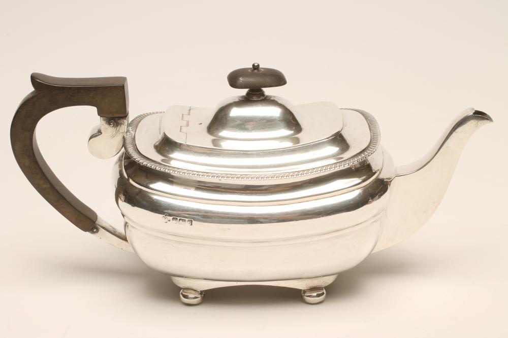 *AN EDWARDIAN SILVER TEAPOT Image