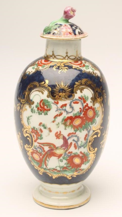 A FIRST PERIOD WORCESTER PORCELAIN TEA CANISTER Image