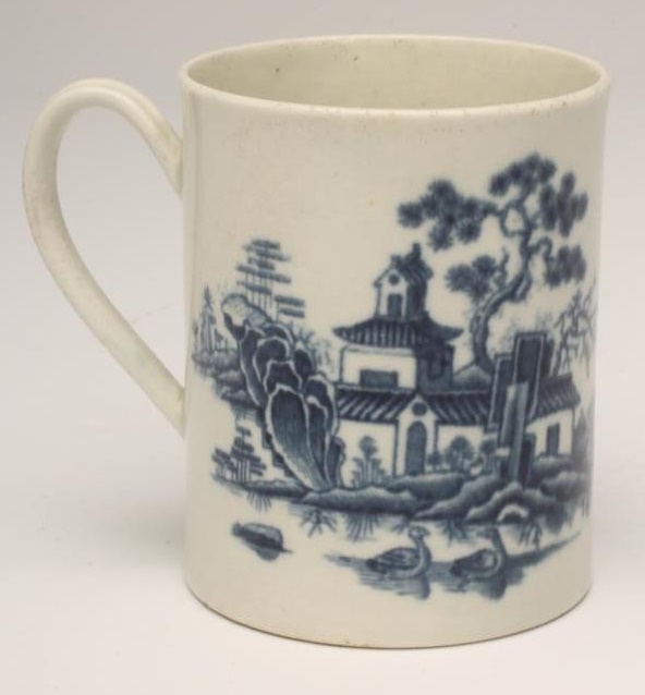 A FIRST PERIOD WORCESTER "PLANTATION" PATTERN PORCELAIN SMALL MUG Image