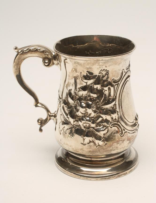 A GEORGE III SILVER MUG Image