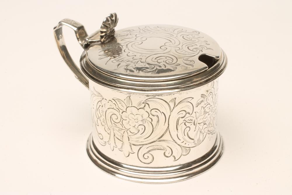 AN EARLY VICTORIAN SILVER DRUM MUSTARD Image