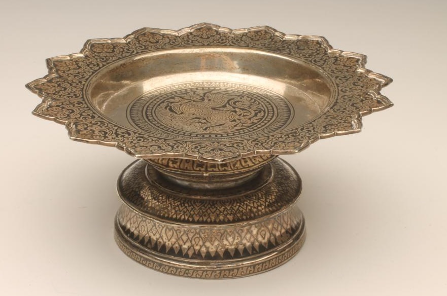 AN EASTERN LOW PEDESTAL DISH Image