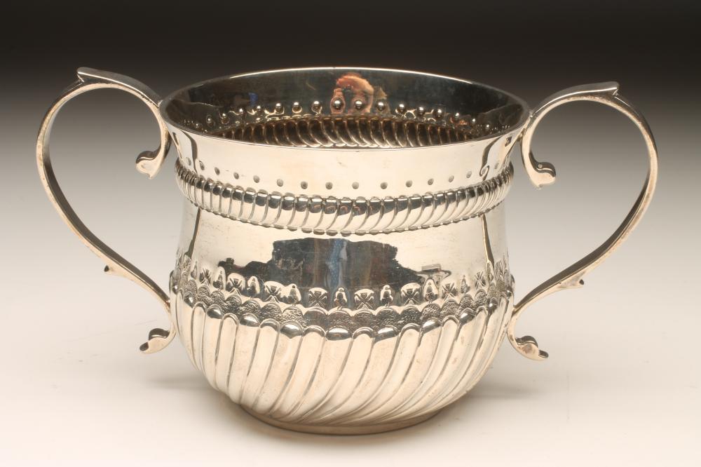 A LATE VICTORIAN SILVER PORRINGER Image