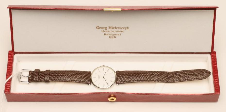 A GENTLEMAN'S STAINLESS STEEL LONGINES "LA GRANDE CLASSIQUE" WRISTWATCH Image