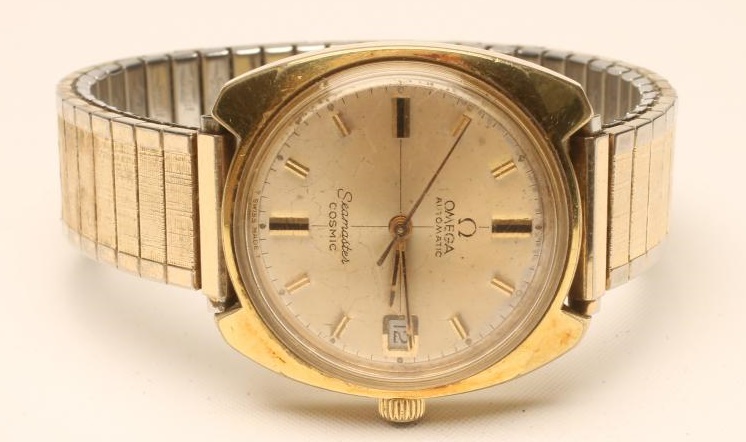 A GENTLEMAN'S OMEGA AUTOMATIC SEAMASTER COSMIC WRISTWATCH Image