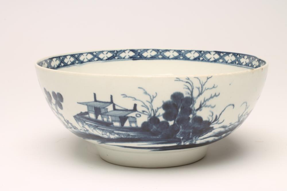 A FIRST PERIOD WORCESTER "PRECIPICE" PATTERN PORCELAIN BOWL Image