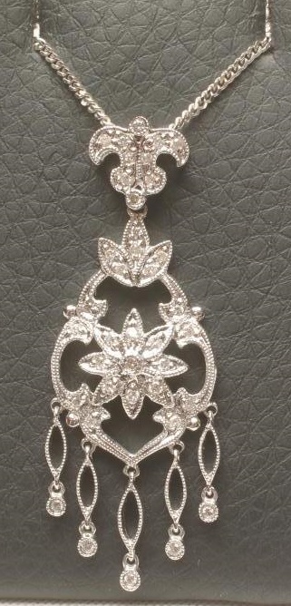 A DIAMOND PENDANT Image