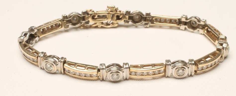 A DIAMOND BRACELET Image