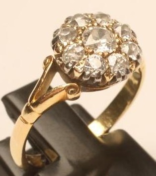 A DIAMOND CLUSTER RING Image