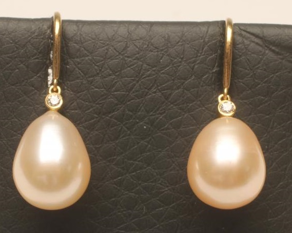 A PAIR OF PEARL DROP EARRINGS Image