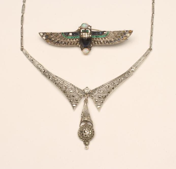 AN ART DECO EGYPTIANESQUE BROOCH Image