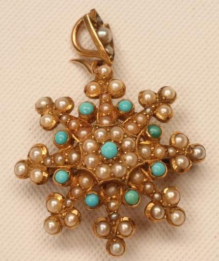 A VICTORIAN TURQUOISE AND SEED PEARL STAR PENDANT/BROOCH in 15ct gold Image