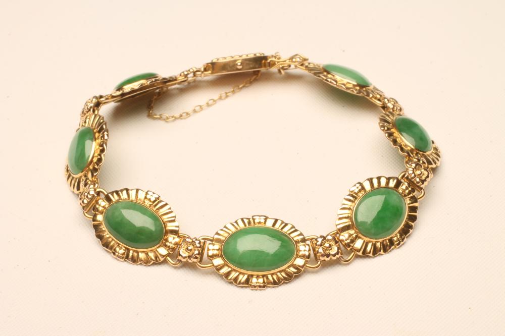 A JADE BRACELET Image