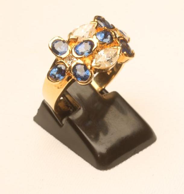 A SAPPHIRE AND DIAMOND DRESS RING Image