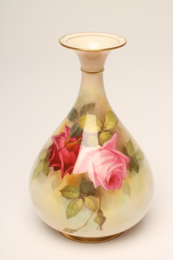 A ROYAL WORCESTER CHINA VASE Image