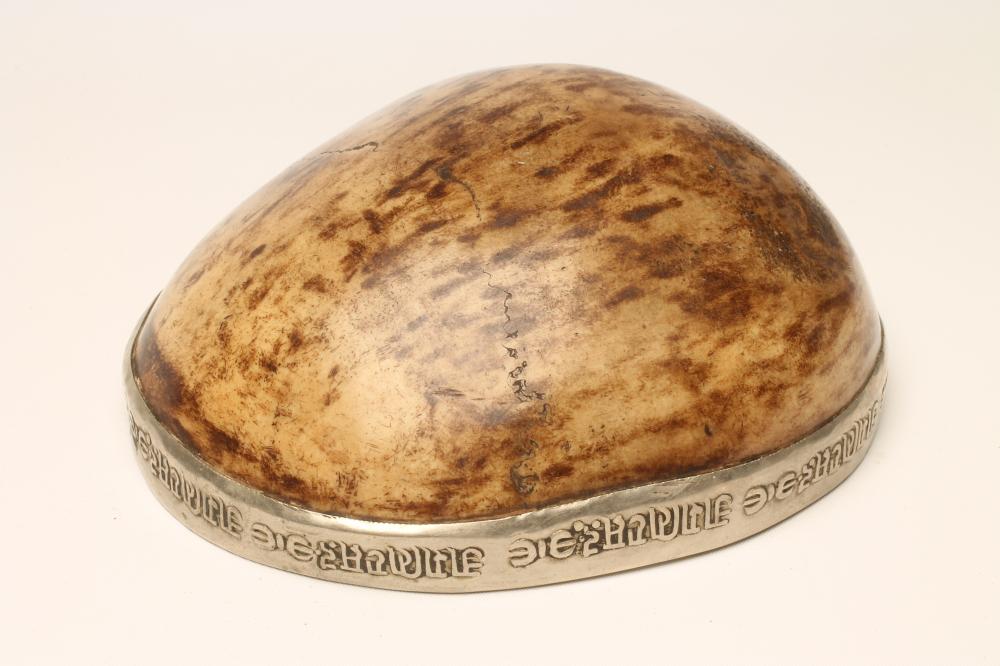 A TIBETAN KAPALA CEREMONIAL SKULL CUP Image