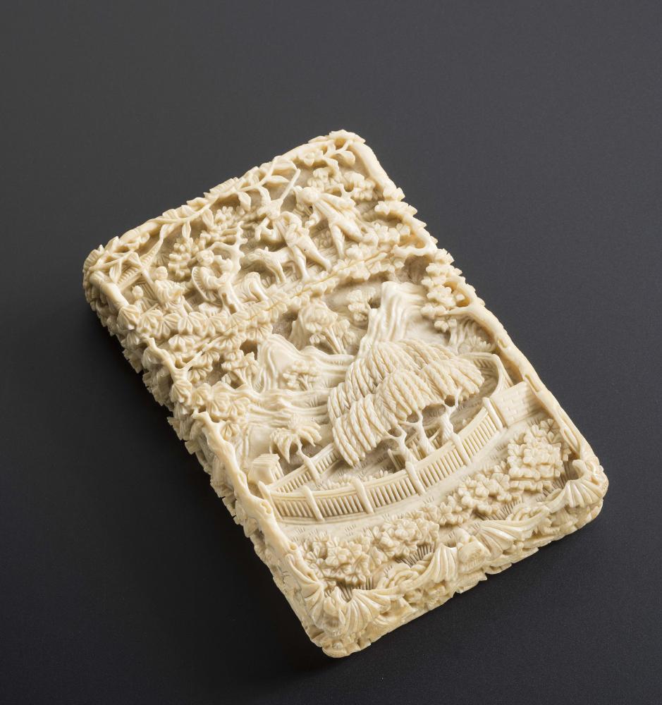 A CANTONESE EXPORT IVORY VISITING CARD CASE Image