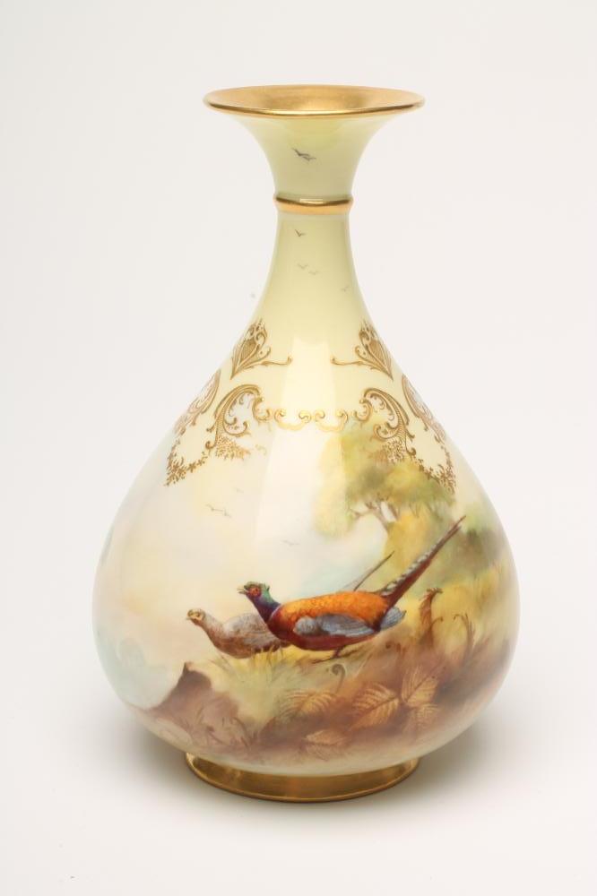 A ROYAL WORCESTER CHINA HADLEY WARE VASE Image
