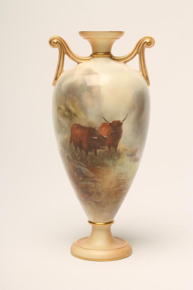 A ROYAL WORCESTER CHINA VASE Image