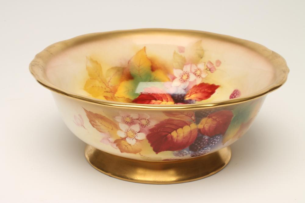 A ROYAL WORCESTER CHINA BOWL Image