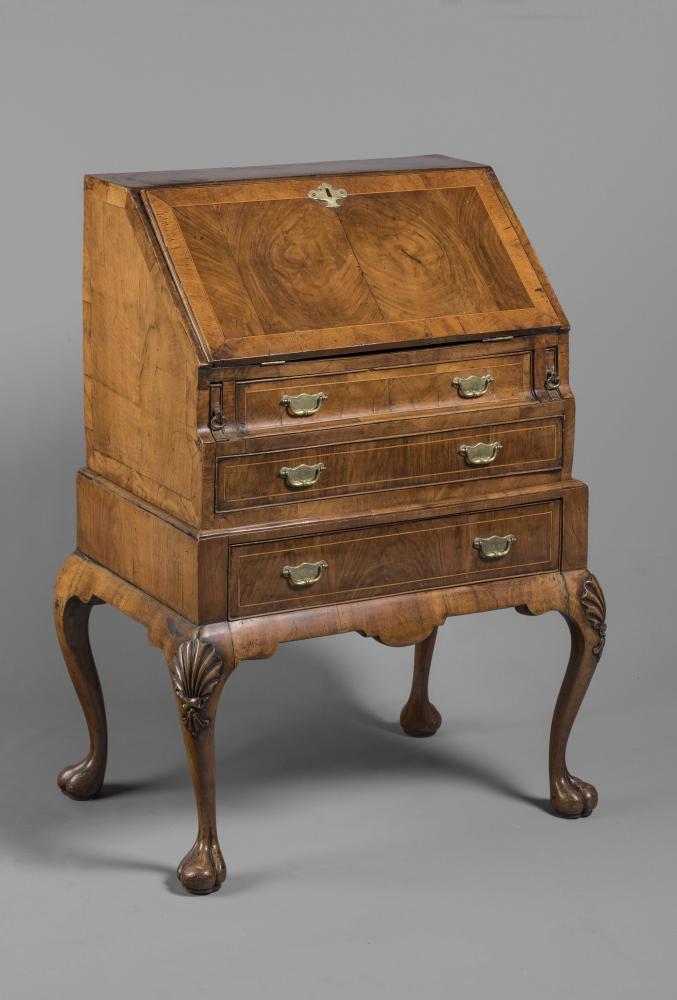 A SMALL GEORGIAN STYLE WALNUT BUREAU Image