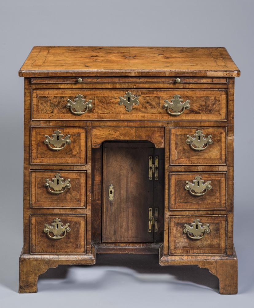 AN EARLY GEORGIAN SMALL WALNUT KNEEHOLE DESK Image