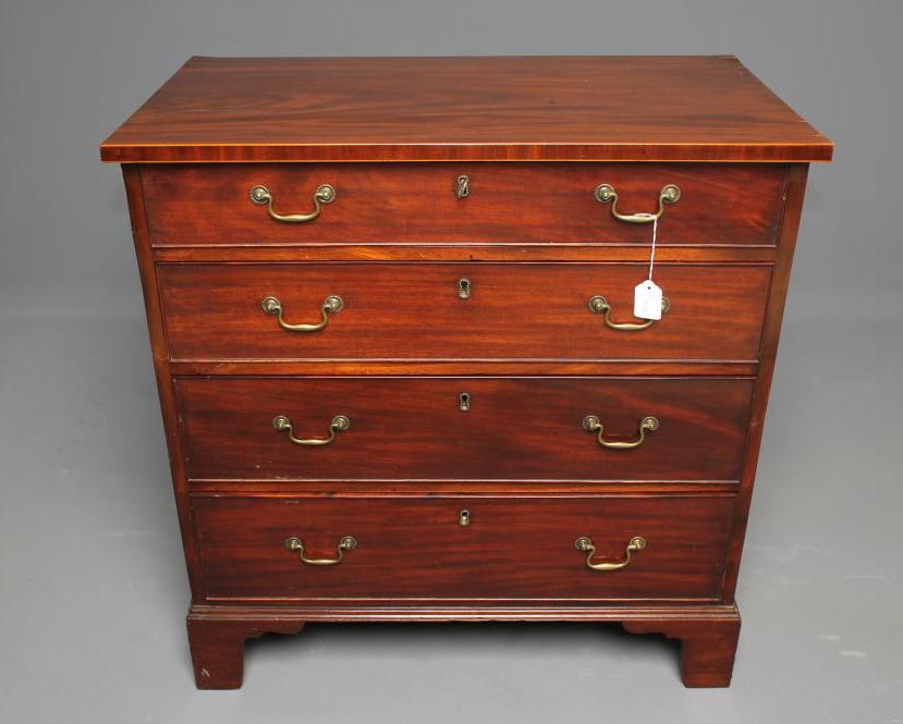 A GEORGIAN MAHOGANY CHEST Image
