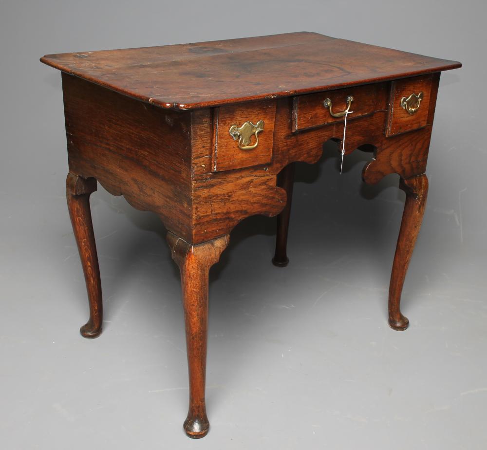 A GEORGIAN OAK LOW BOY Image