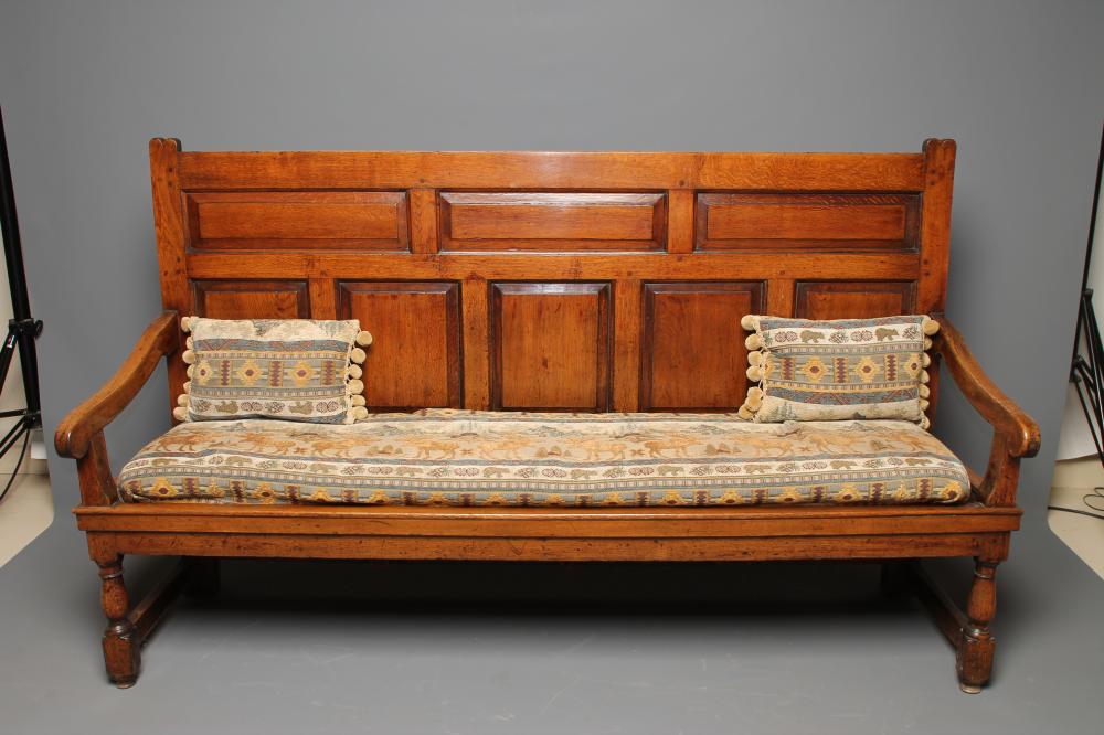A GEORGIAN OAK PANELLED SETTLE Image