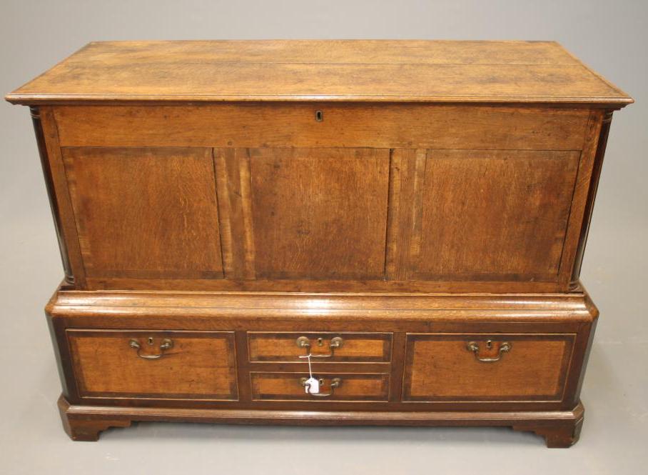 AN OAK AND MAHOGANY BANDED CHEST ON STAND Image