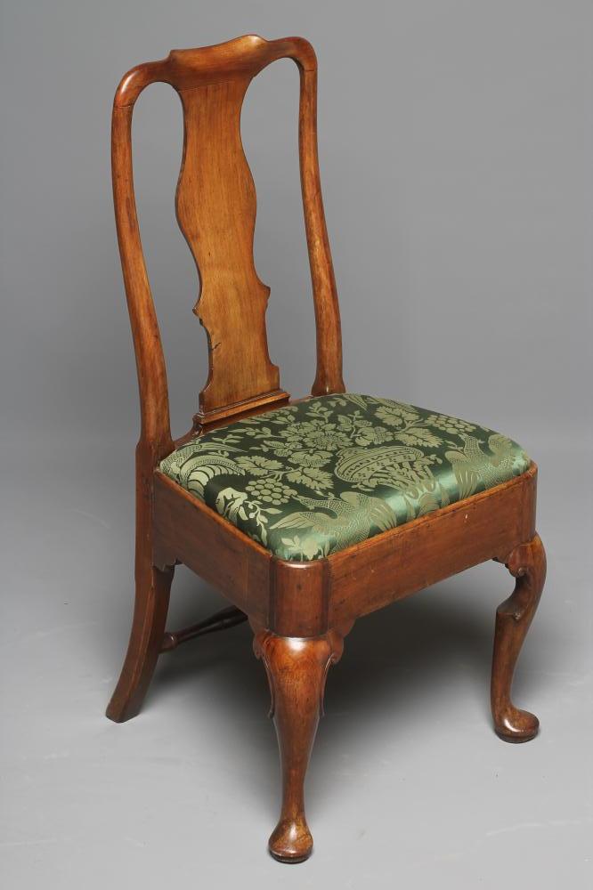 AN EARLY GEORGIAN MAHOGANY SIDE CHAIR Image