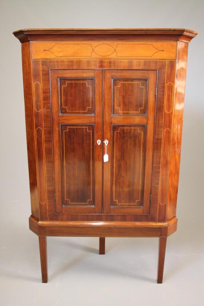 A GEORGIAN MAHOGANY CORNER CUPBOARD ON STAND Image