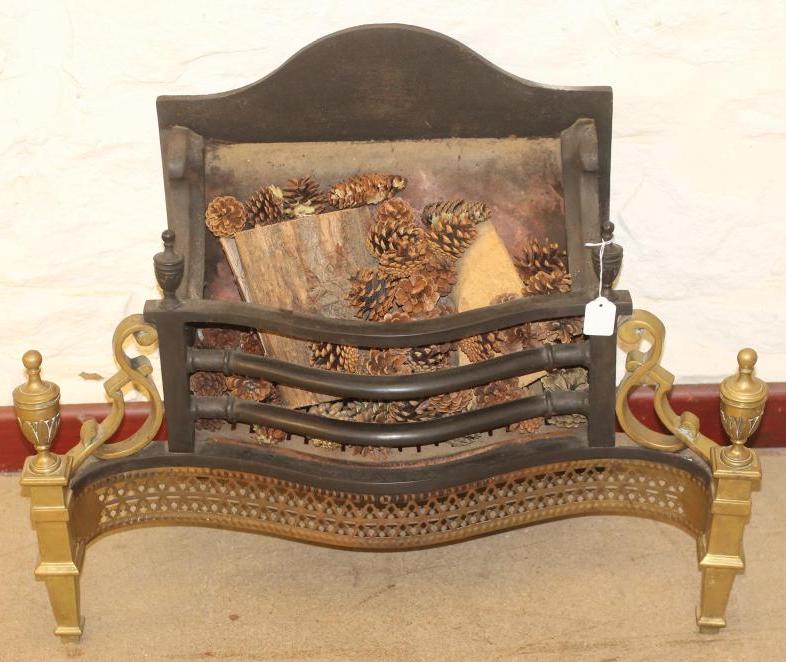 A GEORGIAN STYLE FIRE GRATE in cast iron and brass Image
