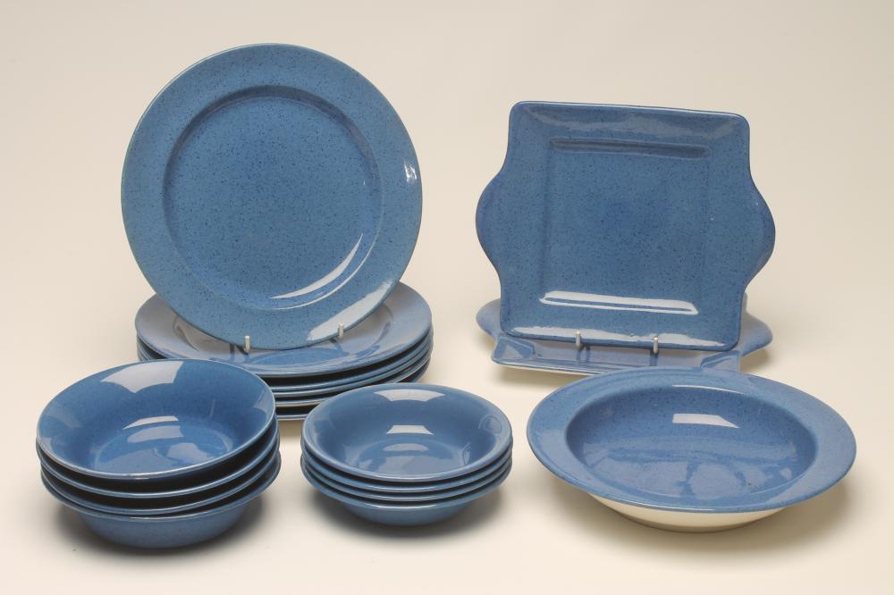 A MOORCROFT POTTERY POWDER BLUE PART SERVICE Image