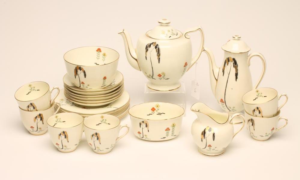 A ROYAL DOULTON CHINA ART DECO TEA SERVICE Image
