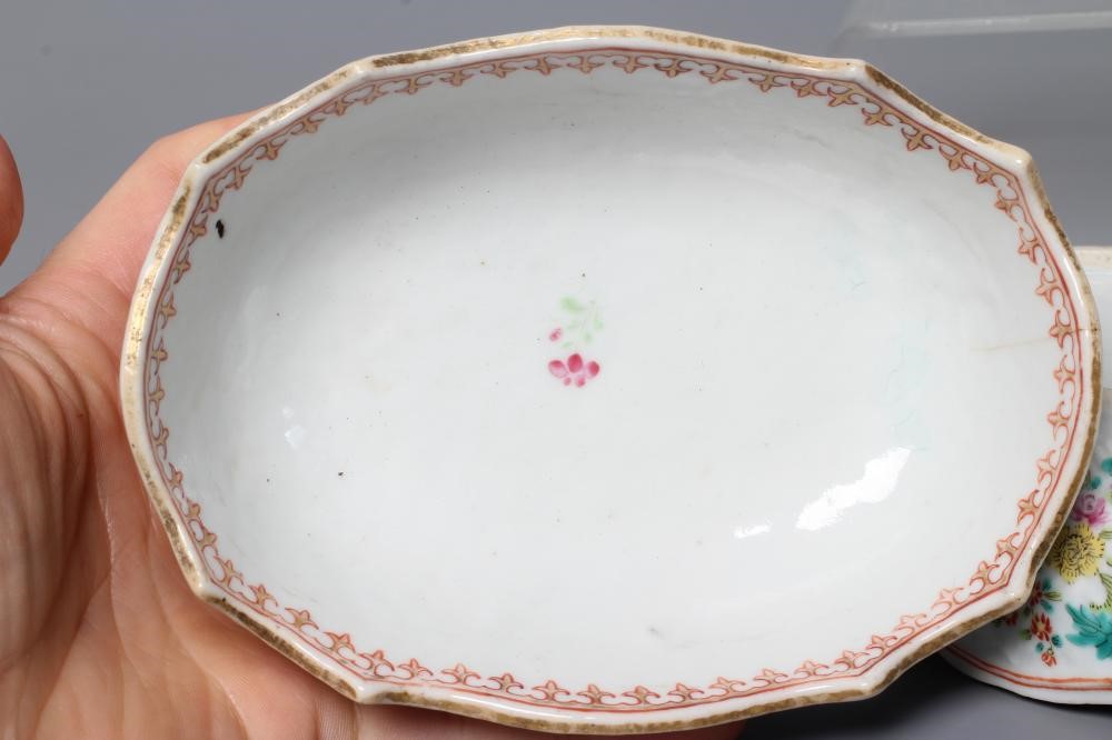 A PAIR OF CHINESE PORCELAIN SMALL DISHES of oval form with basket weave moulding, painted in Image