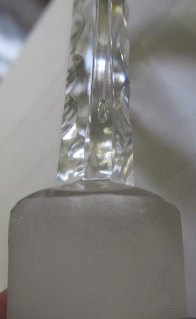 A PAIR OF GEORGIAN GLASS TAPERING DECANTERS with printe cut lozenge stoppers Image