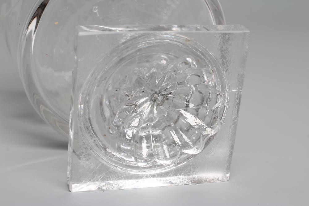 A GLASS RUMMER Image
