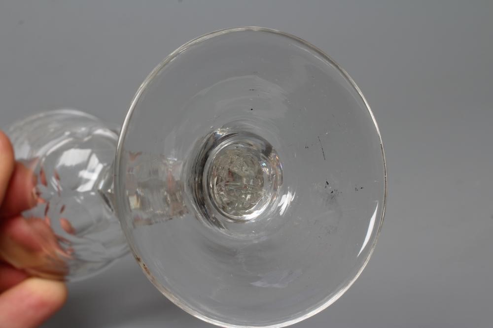 A WINE GLASS Image