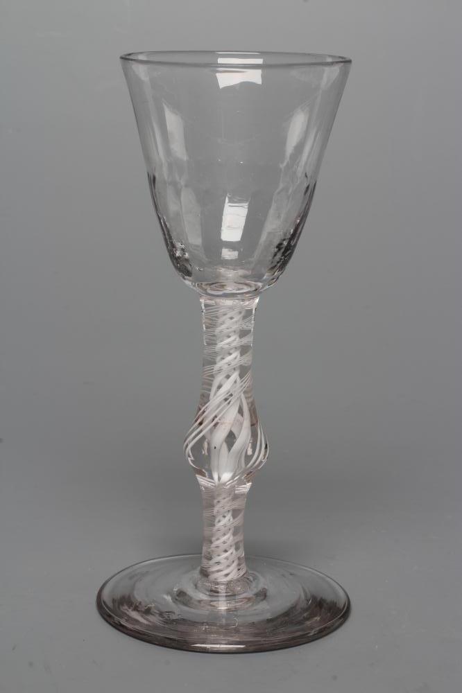 A WINE GLASS Image