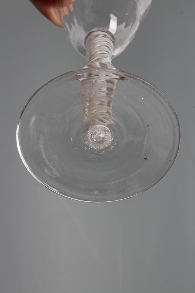 A WINE GLASS Image