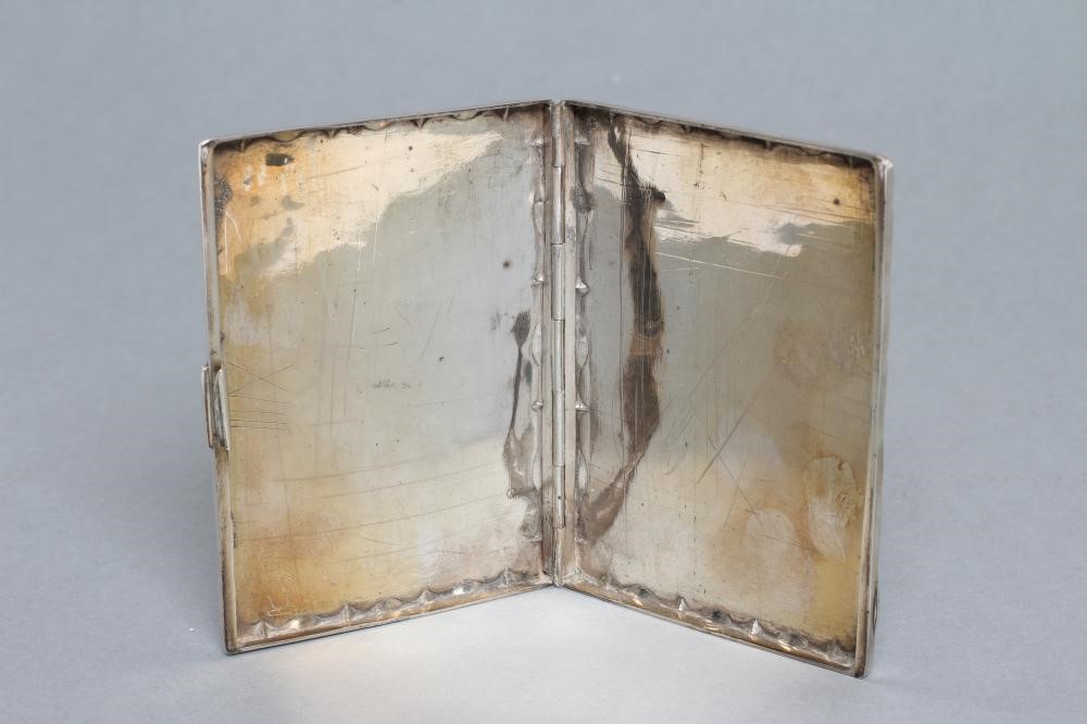 A VICTORIAN SILVER VISTING CARD CASE Image