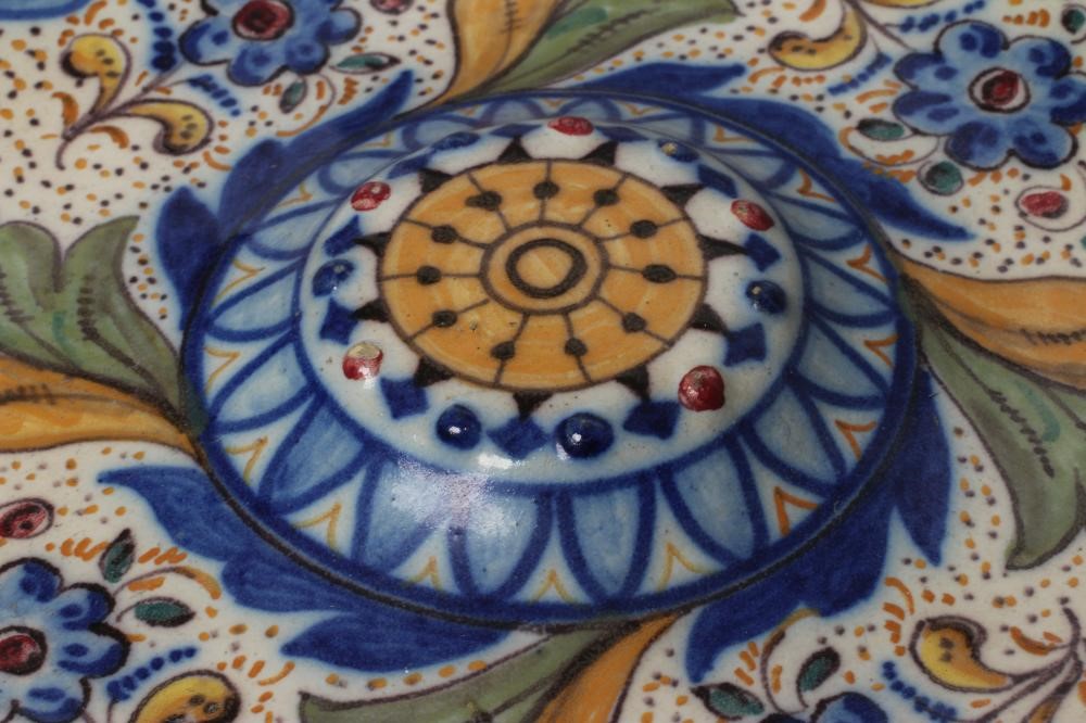 A SPANISH MAIOLICA CHARGER Image