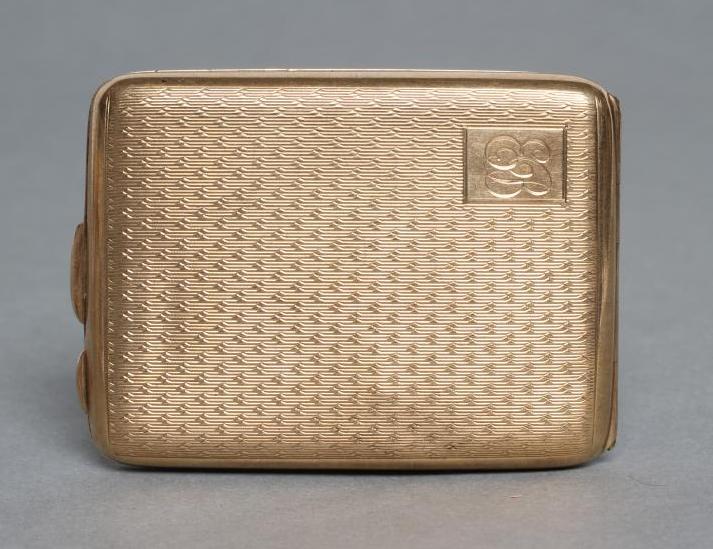 A 9CT GOLD VESTA CASE Image