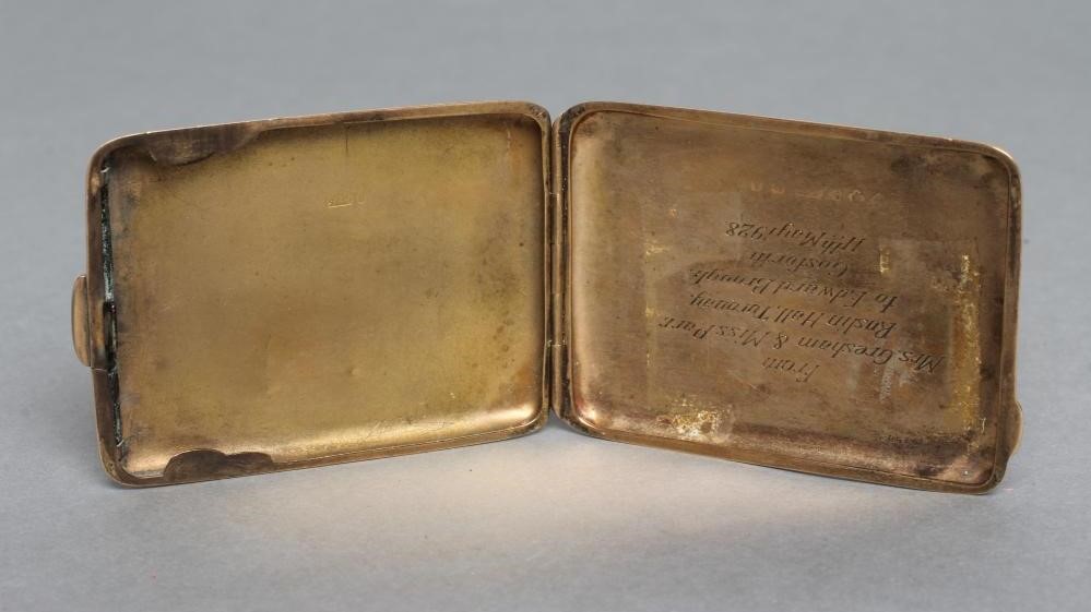 A 9CT GOLD VESTA CASE Image