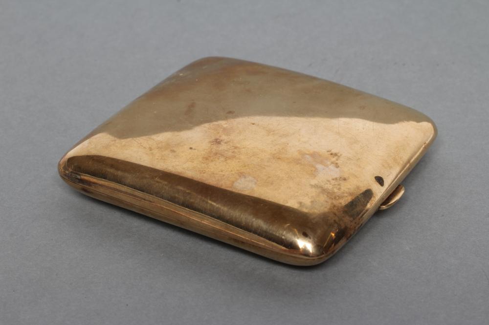 A 9CT GOLD CIGARETTE CASE, sponsor's mark B&S, Birmingham 1922, of plain slightly concave rounded Image