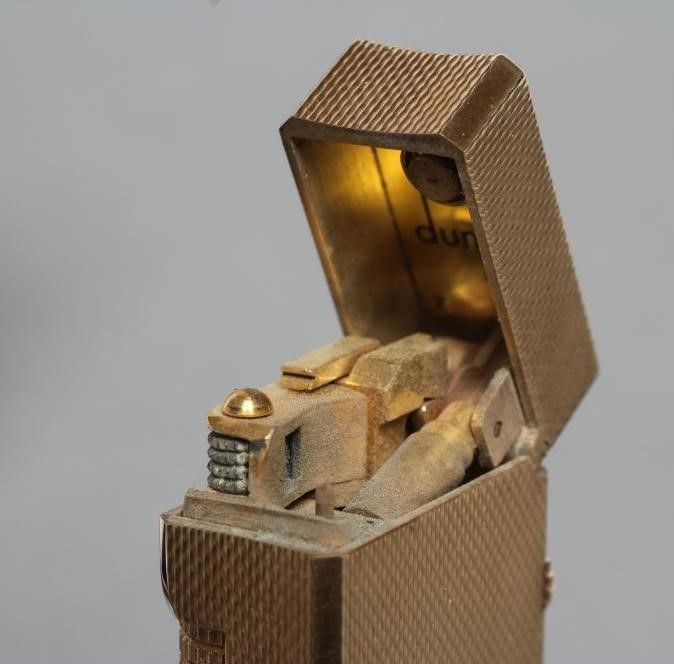 A DUNHILL 9CT GOLD ROLLAGAS CIGARETTE LIGHTER of plain oblong form with engine turning, 2 1/2" high, Image